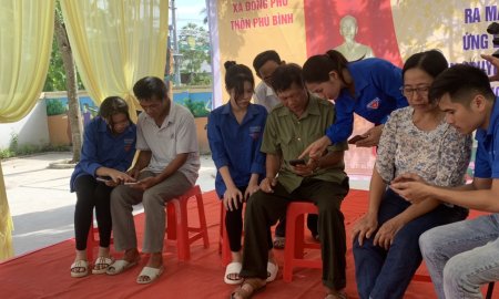 Ra mắt Ban điều hành mô hình “Ứng dụng công nghệ thông tin trong công tác tuyên truyền, vận động nhân dân xây dựng NTM nâng cao, NTM kiểu mẫu” năm 2022 thôn Phú Bình.